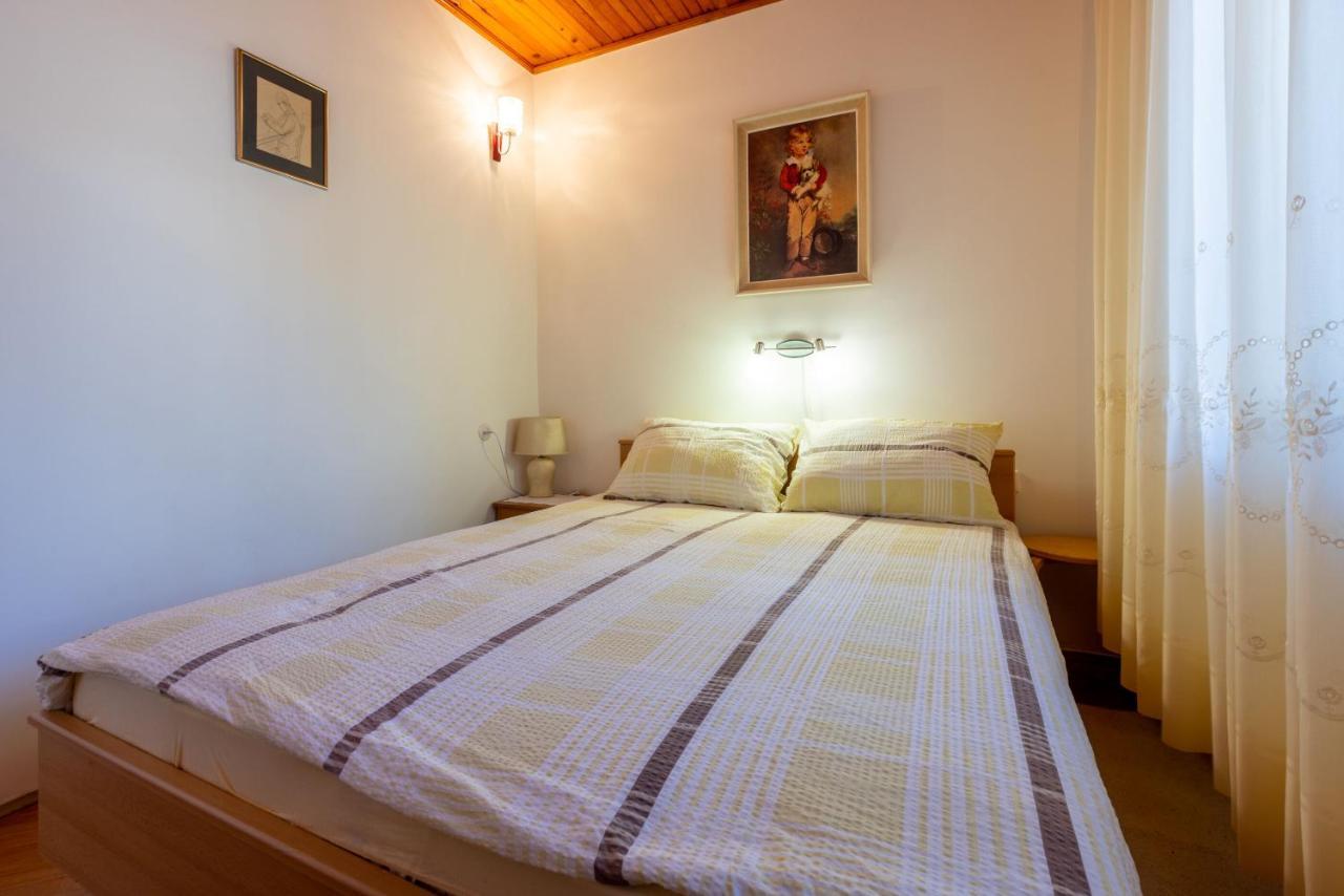 Apartments Hinic Selce Exterior foto