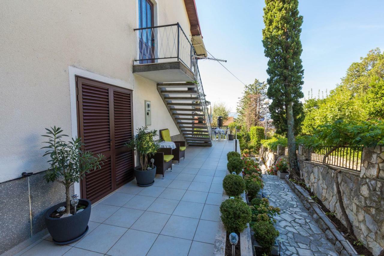 Apartments Hinic Selce Exterior foto